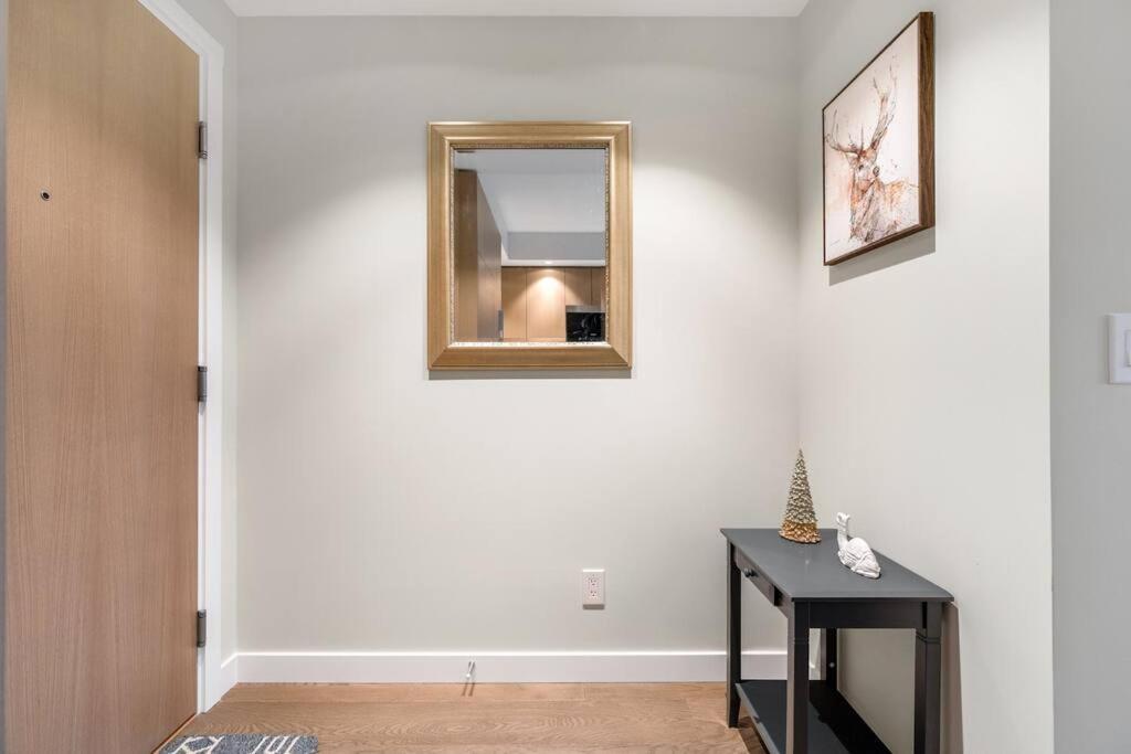 Modern Comfort At Ubc: 1Br Condo Near Campus バンクーバー エクステリア 写真