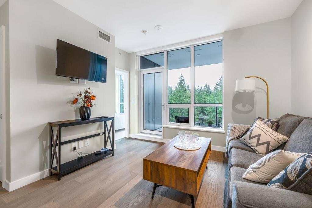 Modern Comfort At Ubc: 1Br Condo Near Campus バンクーバー エクステリア 写真