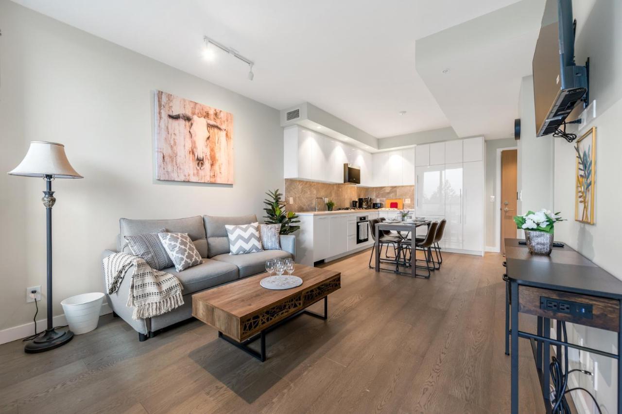 Modern Comfort At Ubc: 1Br Condo Near Campus バンクーバー エクステリア 写真