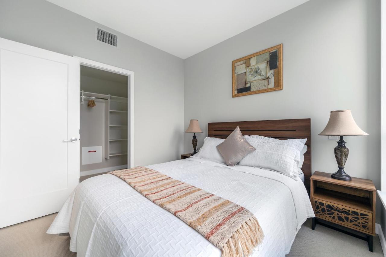 Modern Comfort At Ubc: 1Br Condo Near Campus バンクーバー エクステリア 写真